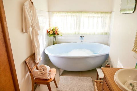 Amara Springs Guest House - Kawana Tourism 30