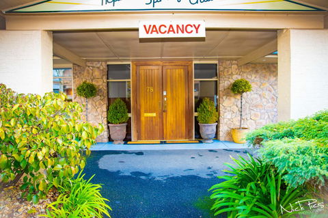 Amara Springs Guest House - Kawana Tourism 6