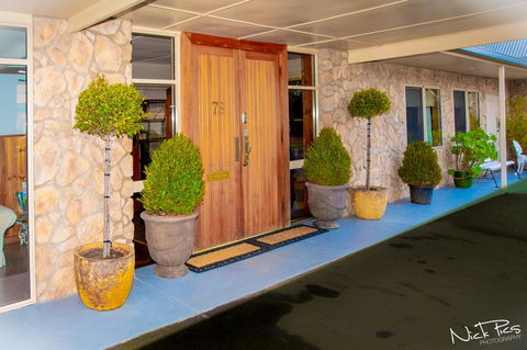 Amara Springs Guest House - Kawana Tourism 8