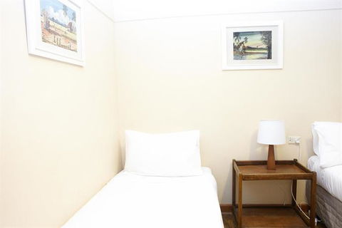 Amara Springs Guest House - Kawana Tourism 27