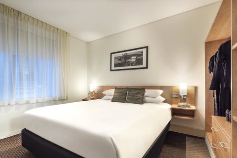 Ibis Melbourne Hotel And Apartments - Kawana Tourism 1