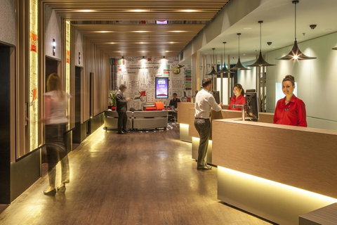 Ibis Melbourne Hotel And Apartments - Kawana Tourism 21