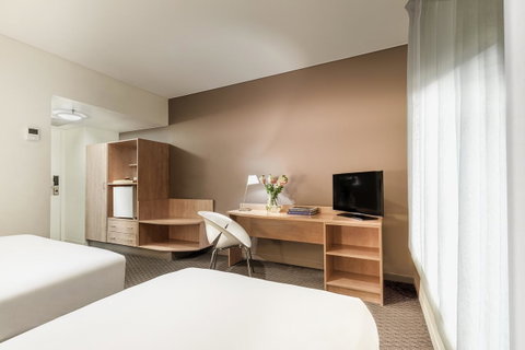 Ibis Melbourne Hotel And Apartments - Kawana Tourism 8