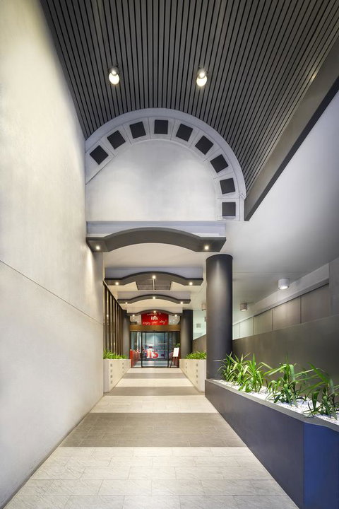 Ibis Melbourne Hotel And Apartments - Kawana Tourism 4