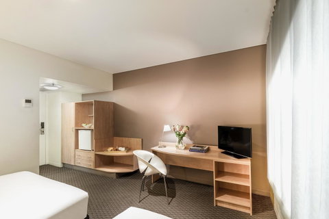 Ibis Melbourne Hotel And Apartments - Kawana Tourism 10