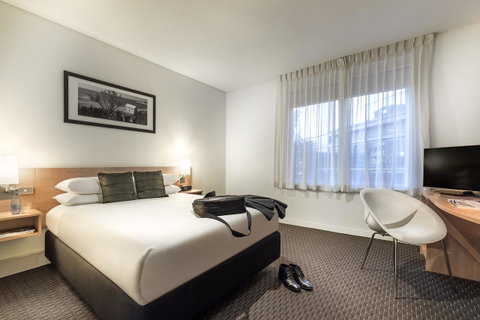 Ibis Melbourne Hotel And Apartments - Kawana Tourism 5