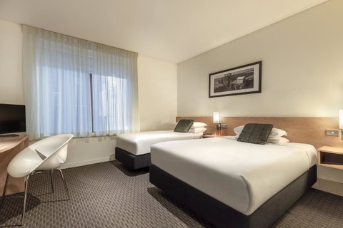 Ibis Melbourne Hotel And Apartments - Kawana Tourism 7