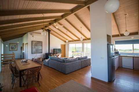 Sunsets On Martyrs Luxury Coastal Beach House Peterborough - Kawana Tourism 3