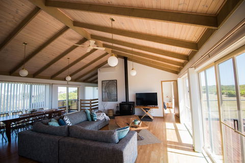 Sunsets On Martyrs Luxury Coastal Beach House Peterborough - Kawana Tourism 2