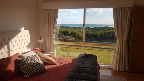Sunsets On Martyrs Luxury Coastal Beach House Peterborough - Kawana Tourism 5