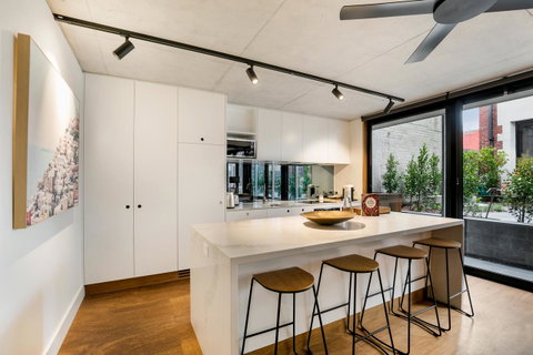 Stylish Apartment In Unique Church Development - Kawana Tourism 6