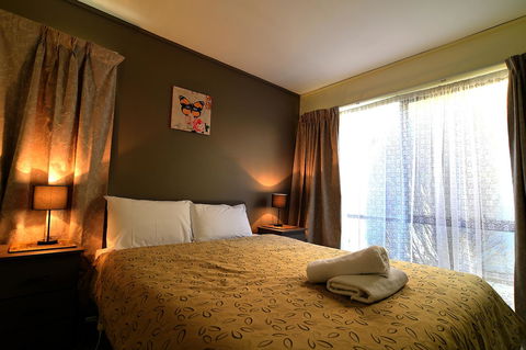 Executive Hideaway - Kawana Tourism 11