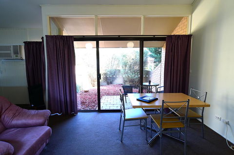 Executive Hideaway - Kawana Tourism 33