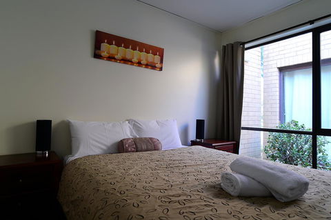 Executive Hideaway - Kawana Tourism 13