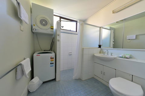 Executive Hideaway - Kawana Tourism 38