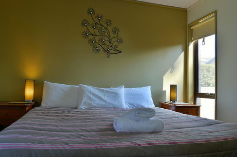 Executive Hideaway - Kawana Tourism 27