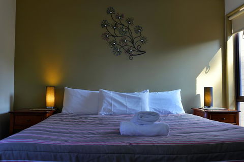 Executive Hideaway - Kawana Tourism 28