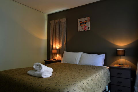 Executive Hideaway - Kawana Tourism 1