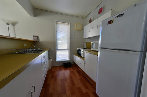 Executive Hideaway - Kawana Tourism 36