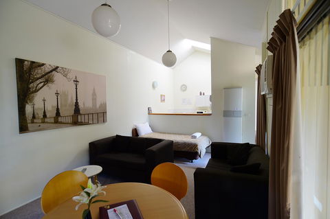 Executive Hideaway - Kawana Tourism 15