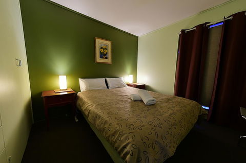 Executive Hideaway - Kawana Tourism 44