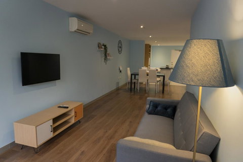 Stunning Home In Melbourne CBD - Kawana Tourism 5
