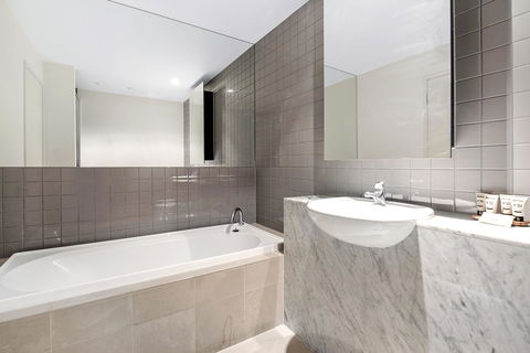 ULTIQA Little Collins (located At The Hero Apartment Building) - Kawana Tourism 15