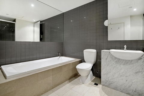 ULTIQA Little Collins (located At The Hero Apartment Building) - Kawana Tourism 18
