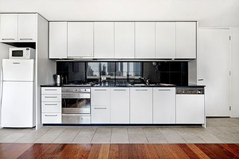 ULTIQA Little Collins (located At The Hero Apartment Building) - Kawana Tourism 7