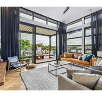 Ultimate Luxury Penthouse From The Block - Kawana Tourism