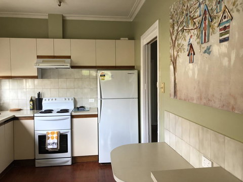Growse House Yarram 3BR - Kawana Tourism 8