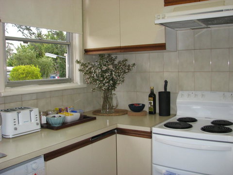 Growse House Yarram 3BR - Kawana Tourism 7
