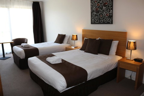 Bairnsdale International - Kawana Tourism 28