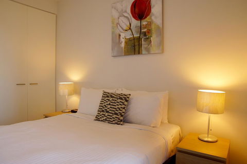 Accent Accommodation@Docklands - Kawana Tourism 7