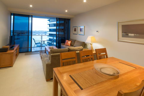 Accent Accommodation@Docklands - Kawana Tourism 10