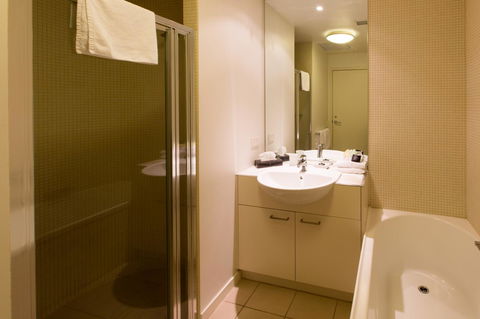 Accent Accommodation@Docklands - Kawana Tourism 21