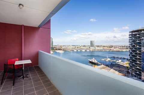 Accent Accommodation@Docklands - Kawana Tourism 1