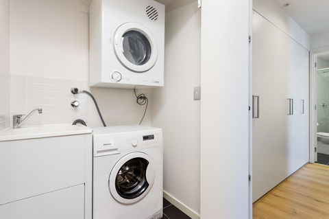 Accent Accommodation@Docklands - Kawana Tourism 8