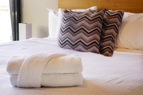Accent Accommodation@Docklands - Kawana Tourism 5