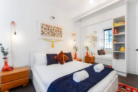 Spacious Designer Warehouse Melbourne CBD Apartment - Kawana Tourism 6