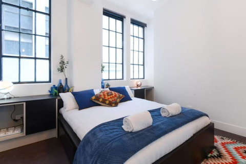 Spacious Designer Warehouse Melbourne CBD Apartment - Kawana Tourism 8