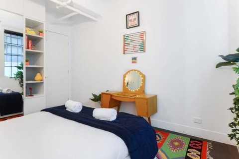 Spacious Designer Warehouse Melbourne CBD Apartment - Kawana Tourism 5