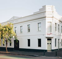 Naughtons Hotel - Kawana Tourism