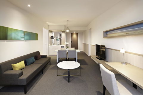 Quarters At Flinders Hotel - Kawana Tourism 4