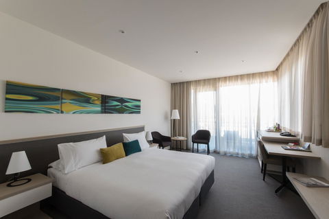 Quarters At Flinders Hotel - Kawana Tourism 2