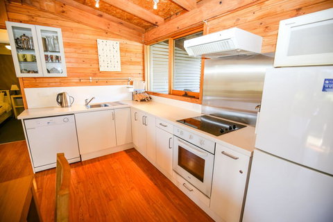 The Cabin - Kawana Tourism 3