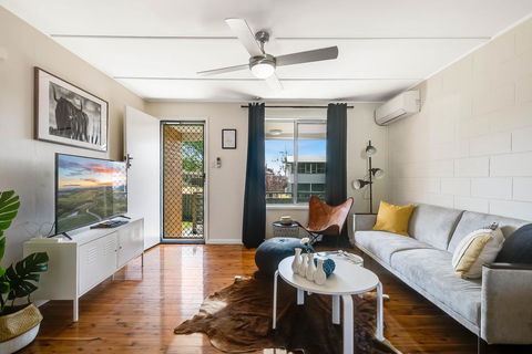 The Cowhide Cabin - Comfy, Family Friendly Stays In Toowoomba - Kawana Tourism 1