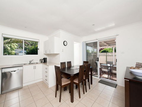 The Fingie @ Fingal Bay - Kawana Tourism 0