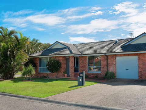 The Fingie @ Fingal Bay - Kawana Tourism 2