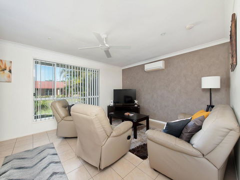 The Fingie @ Fingal Bay - Kawana Tourism 3